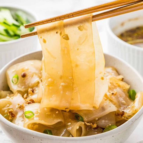 Rice Paper Rolls Noodles (from Rice Sheets Wrappers) Uses For Rice Paper Wrappers, What Can I Make With Rice Paper, Rice Spring Roll Wrapper Recipes, Rice Paper Noodles, Rice Wrapper Recipes, Healthy Rice Noodles, Noodle Sauce Recipe, Chili Soy Sauce, Rice Paper Spring Rolls