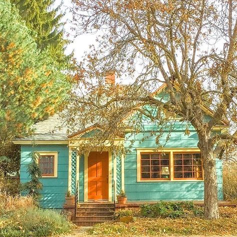 Boho Bungalow Exterior, Mudroom Cottage, Colorful Vintage Cottage, 1950 Cottage, Colorful Cottage Interiors, Cottage Style Front Doors, Colourful Cottage, Bungalow Makeover, 1950s Cottage