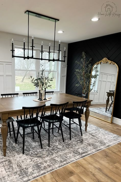 Furniture Living Room Modern, Living Room Modern Farmhouse, Gaines Fixer Upper, Dark Dining Room, Modern Farmhouse Dining Room, Dining Room Accents, Black Chairs, Dining Room Inspo, Modern Farmhouse Bedroom