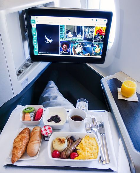 Cathay Pacific Business Class Breakfast Hong Kong Brussels Vistara Airlines, Travelling Agency, Meat Food Styling, Flight Food, Caviar Dishes, Airport Food, In-flight Meal, Airplane Food, Airline Food