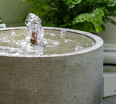 Garden Fountain Ideas, Backyard Fountain, Patio Fountain, Table Fountain, Concrete Fountains, Modern Fountain, Outdoor Patio Garden, Garden Water Fountains, Fountains Backyard