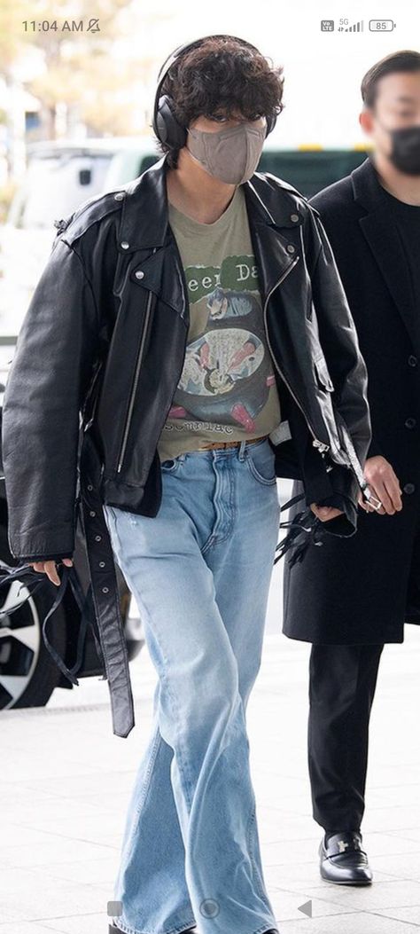 Taehyung In Casual Outfit, Taehyung Fashion Aesthetic, Kim Taehyung Outfit Airport, Taehyung In Casual Clothes, Airport Fashion Kpop Men, V Style Bts, Kim Taehyung Style Outfit, Kim Taehyung Fashion Style, Tae Style Outfit