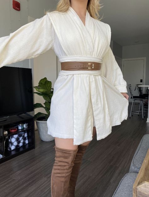 Easy Star Wars Outfit, Last Minute Star Wars Costume, Woman Jedi Costume, Starwars Diy Costume Women, Star Wars Land Outfit, Star Wars Party Outfit, Star Wars Costumes Women, Star Wars Night Outfit, Padawan Costume