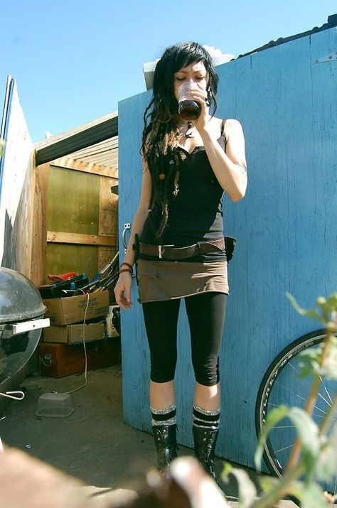 Stile Punk Rock, Punk Rock Girls, Chicas Punk Rock, Boots Skirt, Folk Punk, Socks Boots, Crust Punk, Look Festival, Everyday Clothing