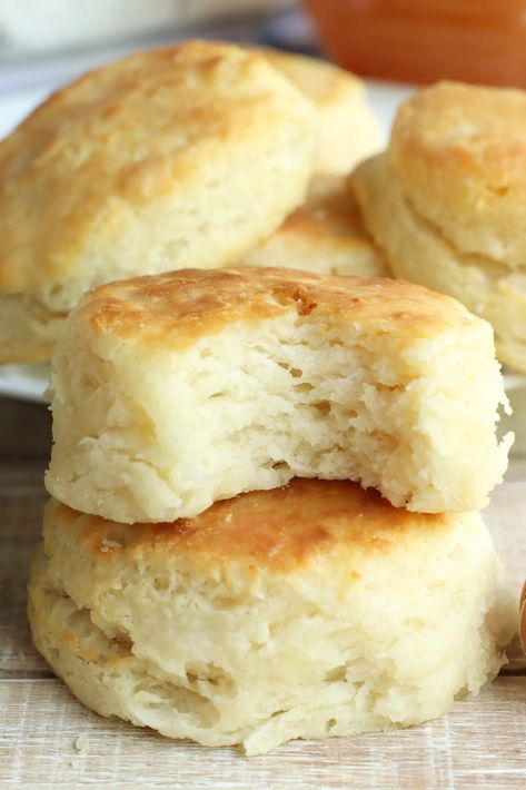 3-Ingredient Buttermilk Biscuits - Southern Style Fail-proof Recipe Buiscits Recipes Southern, 3 Ingredient Biscuits Recipes Sour Cream, Soft And Fluffy Biscuits, Homemade Honey Biscuits, 3 Ingredient Biscuit, How To Make Buttermilk Biscuits, Moist Buttermilk Biscuits, Biscuits Made With Self Rising Flour And Whipping Cream, Buttermilk Sugar Biscuits