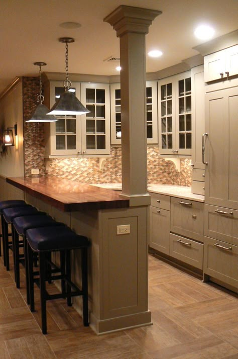 Kitchen Island With Columns, Small Kitchen Bar, Kitchen Layouts With Island, Basement Kitchenette, Basement Bars, Kitchen Bar Design, Rustic Basement, Basement Bar Designs, Kabinet Dapur