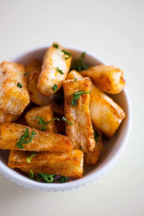 Quick and Easy Paleo & Whole30 Air Fryer Yuca Fries. Cassava Fries, Chickpea Feta Salad, Fried Yuca, Yuca Fries, Yuca Recipes, Yuca Root, Feta Salad Recipe, Metabolic Diet, Easy Air Fryer