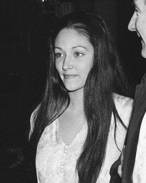 Next up from my newly discovered photos! 🤗🩶💐 Olivia attending a Hollywood party with producer and talent manager Stuart Cohen. There’s not much information available online about Stuart besides a IMDb profile and a few articles. Stuart worked alongside Rudi Altobelli and is briefly mentioned in Olivia’s memoir, he belonged to the small circle of people Olivia knew when she first set foot on Los Angeles in 1969. I’ve seen some sources state this party or event took place in 1971, you may recal... Kim Yong-ji, Lost Horizon, Olivia Hussey, Hunter S, Ethereal Aesthetic, Love Is Everything, Hollywood Party, Small Circle, Into The Night