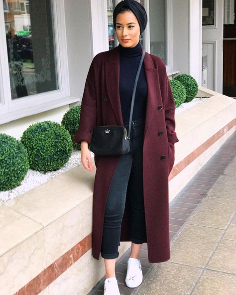 Maroon Coat, Stile Hijab, Milan Fashion Week Street Style, Hijab Collection, Modern Hijab Fashion, Stylish Hijab, Hijab Fashionista, Hijab Style Casual, Casual Hijab Outfit