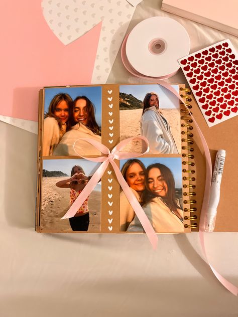 Bff Photo Album Ideas, Birthday Gifts For Best Friend Scrapbook, Best Friends Album Ideas, Picture Book For Best Friend, Photo Album Birthday Gift, Hen Do Scrapbook Ideas, Best Friend Album Ideas, Scrapbook Journal Best Friend, Scrapbook Ideas College Memories