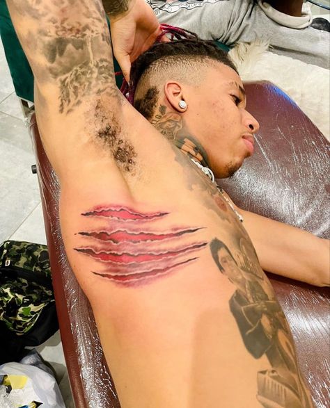 Red Scar Tattoo, Men Half Chest Tattoo, Trap Muscle Tattoo, Scratch Tattoo Design, Side Body Tattoos Men, Top Of Back Tattoo, Tattoo Ideas For Men Neck, Nle Choppa Tattoo, Dope Tattoos For Men