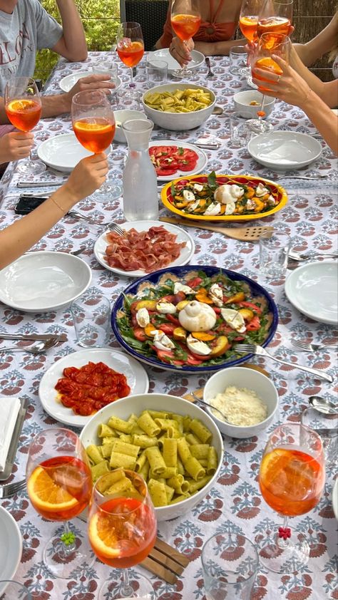 Bridesmaids Dinner Party, Italian Aperol Spritz, Aperol Spritz Hen Party, Aperol Spritz Aesthetic Party, Aperol Spritz Party, Italian Summer Dinner Party, Aperol Spritz Aesthetic, Spritz Aesthetic, Spritz Party