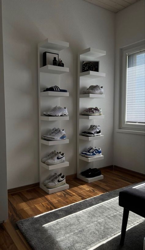 Tomboy Room Ideas, Tomboy Room, Sneaker Regal, Shoe Rack Design, Mens Bedroom Decor, Bedroom Ideas For Small Rooms Cozy, Beauty Room Vanity, Shoe Room, Mens Bedroom