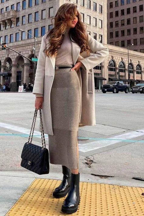 Trending winter outfits to copy London Moodboard, Trending Winter Outfits, Winter Layering Outfits, Long Skirt Winter, Fuzzy Skirt, Long Coat Outfit, Boho Fashion Winter, Outfits To Copy, Long Skirt Outfits