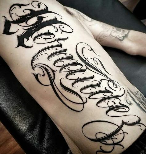 Hernandez Tattoo Lettering, Hernandez Tattoo, Tattoo Nombres, Lettering Malandro, Tattoo Generator, Lion Art Tattoo, Arm Tats, Chicano Lettering, Clown Tattoo