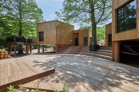 “Korea National Arboretum Children's Forest School” is used as an educational and exhibition space to inform children about the importance of forests and the environment in a fun and easy way through the building and the exhibition of outdoor spaces.  The architectural concept is based on the biophilic design in which nature, ecosystem and architecture coexist. The first starting point of this project is the harmony between the building and the existing trees. We preserve the old fir and cypress Building Around Trees, Nature School Architecture, Architecture Around Trees, Forest School Building, Forest School Architecture, Outdoor School Design, Biophilic School Design, Outdoor Education Space, Nature School Design