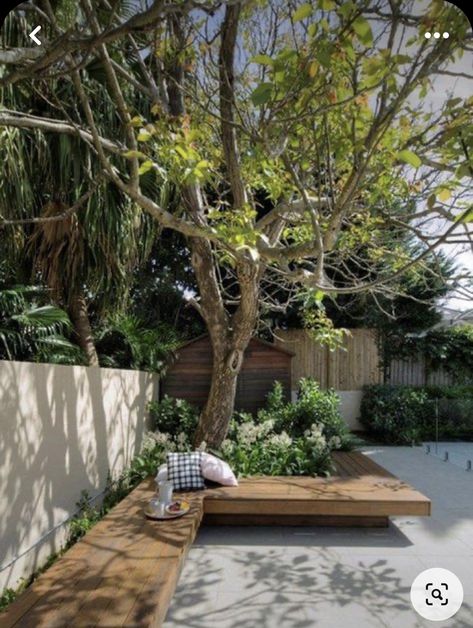 Backyard Seating, Diy Backyard Landscaping, Garden Seating, Wooden Bench, Courtyard Garden, Back Garden, Small Backyard Landscaping, Diy Backyard, Backyard Landscaping Designs