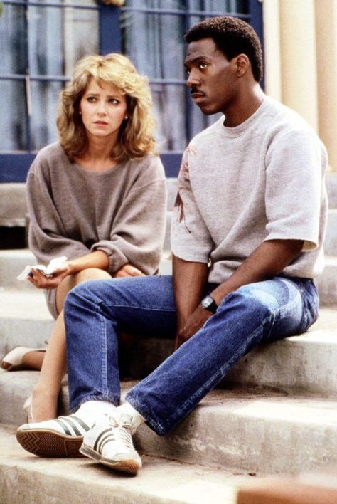 Lisa Eilbacher and Eddie Murphy in Beverly Hills Cop (1984) Eddie Murphy Beverly Hills Cop, Lisa Eilbacher, Beverly Hills Cop Movie, Axel Foley, Cop Outfit, 80's Movies, 1980s Films, Movie Board, Beverly Hills Cop