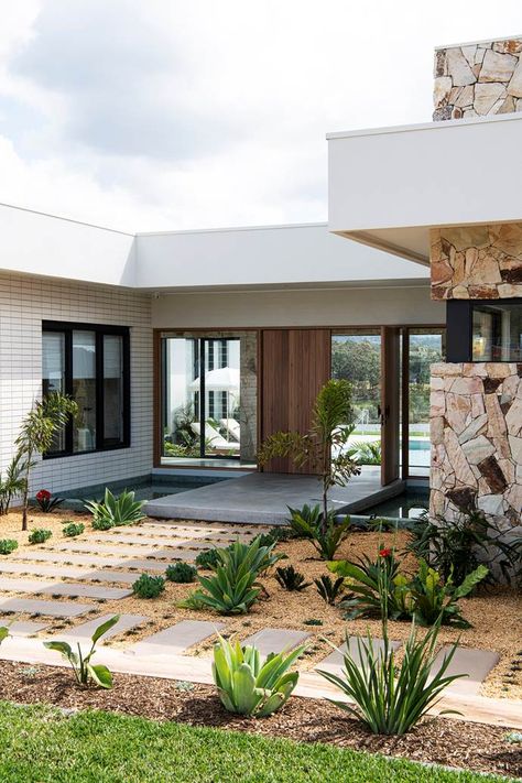 Entry Extension, Clinker Brick House, Tattoo Modern, Brisbane Architects, Mid Century Modern Exterior, Weatherboard House, Mid Century Exterior, Front Facade, Homes To Love