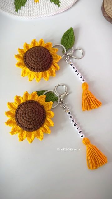 Cute Crochet Keychains, Crochet Sunshine, Crochet Key Chains, Crochet Placemat Patterns, Crochet Keychains, Crochet Case, Keychain Crochet, Crochet Keychain Pattern, Crochet Hair Accessories