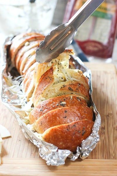 Easy Bread Ideas For Dinner, French Bread With Cheese, Cheesy Garlic French Bread Recipe, Garlic Bread From French Bread, Country French Bread Uses, Stuffed Garlic Cheese Bread, Cheesy Stuffed Bread, French Loaf Garlic Bread, Recipes With Italian Bread