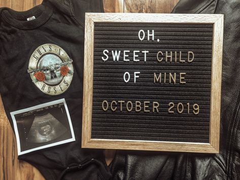 Guns N’ Roses pregnancy announcement Rock And Roll Gender Reveal, Rock N Roll Gender Reveal, Birthday Pregnancy Announcement, Alternative Baby Clothes, Announcement Board, Gender Reveal Party Food, Gender Reveal Baby Shower Themes, Baby Gender Reveal Party Decorations, Pregnancy Gender