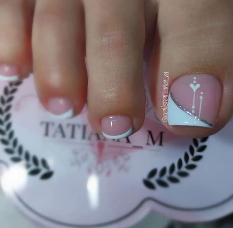 Toes Nails White Color, Nails For Legs Ideas, Nail Art Designs Foot, Easy Toe Nail Designs For Beginners, Black And White Toe Nails, Foot Nail Designs, Toe Nail Designs White, Toe Nail Inspiration, Foot Nail Art Design