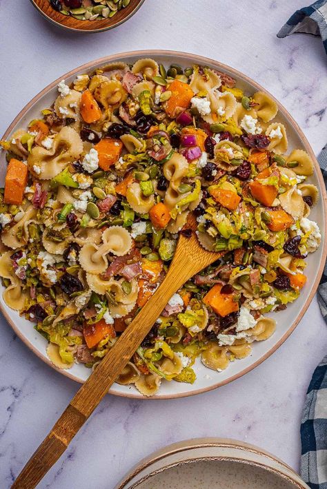 Elevate your fall gatherings with this delicious autumn pasta salad. Packed with roasted vegetables and harvest flavors, this pasta salad for fall is perfect for any feast. Serve for a comforting lunch or dinner, or as a side for Thanksgiving. Sweet Potato Pasta Salad, Pasta Salad For A Crowd, Thanksgiving Pasta, Salad For Thanksgiving, Fall Pasta Salad, Autumn Pasta, Creamy Pasta Sauce Recipes, Maple Balsamic Vinaigrette, Salad With Veggies