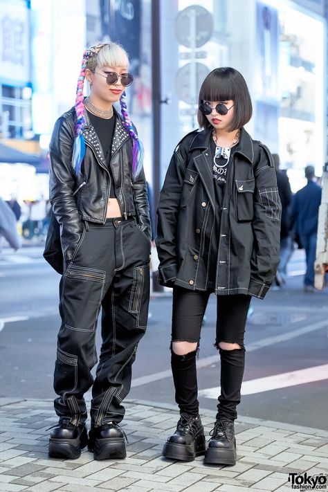 Dark Street Styles w/ Michiko London, Never Mind the XU & Angst Child in Harajuku – Tokyo Fashion Stile Punk Rock, Mode Harajuku, Harajuku Street Style, Estilo Harajuku, Mode Kawaii, Goth Outfit, Harajuku Street, Mode Punk, Harajuku Fashion Street