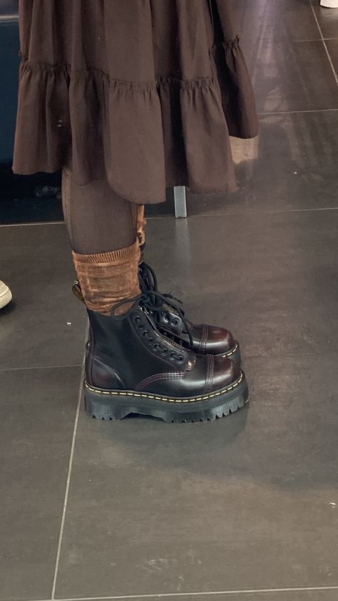 Doctor Martens Outfit, Platform Boots Aesthetic, Vagabond Style, Cemetery Photoshoot, Dc Martens, Doctor Martens, Martens Outfit, Dr Martens Outfit, Doc Martens Outfit