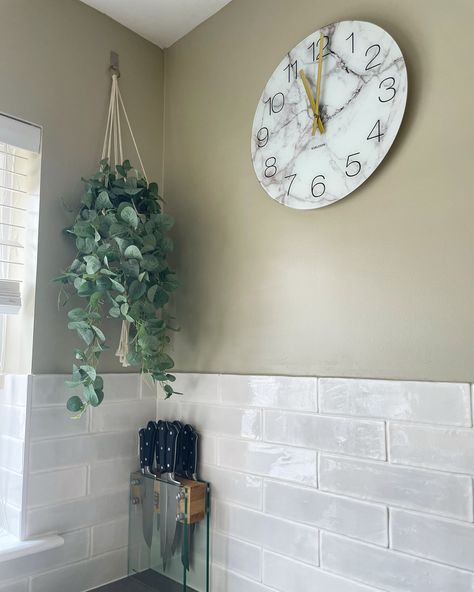 Farrow & Ball Bone. Neutral kitchen style. Scandi inspired. Farrow And Ball Bone Kitchen, Farrow Ball Bone, Bone Farrow And Ball, Farrow And Ball Bedroom, Marble Clock, Farrow And Ball, Farrow Ball, Room Colors, Bones