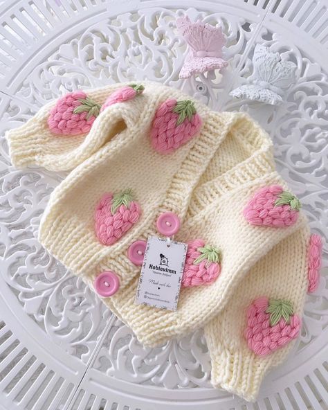 Crochet Baby Shrug, Diy Crochet Sweater, Crochet Sweater Design, Crochet Cardigan Free, Baby Mode, Baby Cardigan Pattern, Crochet Baby Sweater, Baby Sweater Patterns, Crochet Baby Cardigan