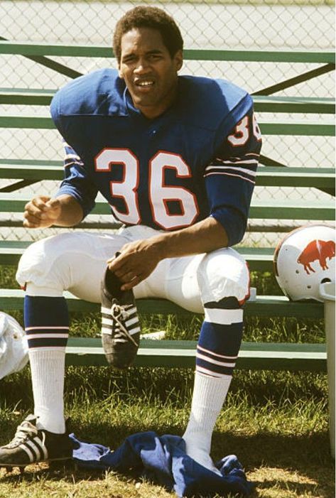 Oj Simpson Football, Football Running Back, Football Run, O J Simpson, Nicole Brown, Oj Simpson, Nfl Football Pictures, New York Football, Buffalo Bills Football