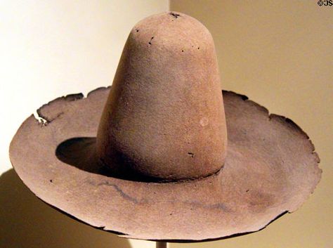 A real pilgrim hat! Mayflower colonist Constance Hopkins Snow wore this beaver hat, which is now housed in Pilgrim Hall in Plymouth. Pilgrim Bonnet, Medieval Pilgrim Bag, Extra Large Pilgrim Hat, Felt Pilgrim Hat, Thanksgiving Pilgrim Hats, Stephen Hopkins, Indentured Servants, Beaver Hat, 17th Century Clothing