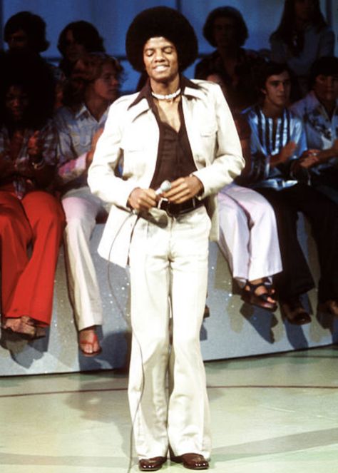 Michael Jackson Mj Wallpaper, Jermaine Jackson, Single Pic, Photos Of Michael Jackson, R&b Artists, 70s Inspired Fashion, Michael Jackson Pics, Jackson 5, Jackson Family