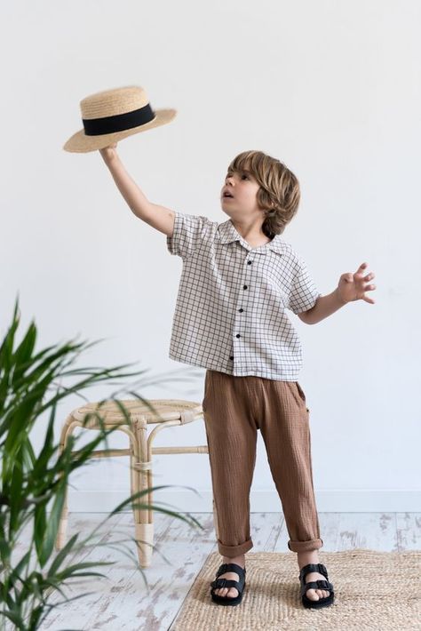 Color design. There is no place to be impeccable. Brilliantly. Kid Boy Outfits, Boy Spring Outfits, Boys Ootd, Kidswear Trends, Newborn Fashion, Kids Dress Wear, Kids Fashion Dress