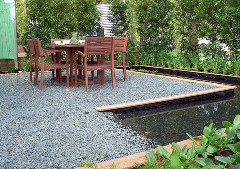 Gravel patio with water feature pond and outdoor dining table Pea Gravel Patio, Large Backyard Landscaping, Gravel Landscaping, Patio Grande, Fire Pit Landscaping, Gravel Patio, Fountains Backyard, Landscape Stone, Pond Landscaping