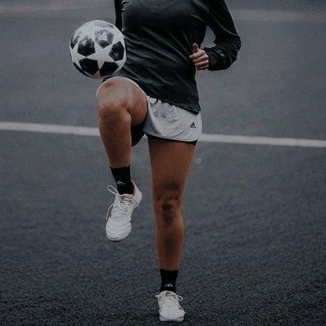 Soccer Wallpaper Iphone, Wallpaper Iphone Girl, Aesthetic Soccer, Bergman Brothers, Soccer Aesthetic, Soccer Wallpaper, Girl Outlines, Football Aesthetic, Yearbook Photo