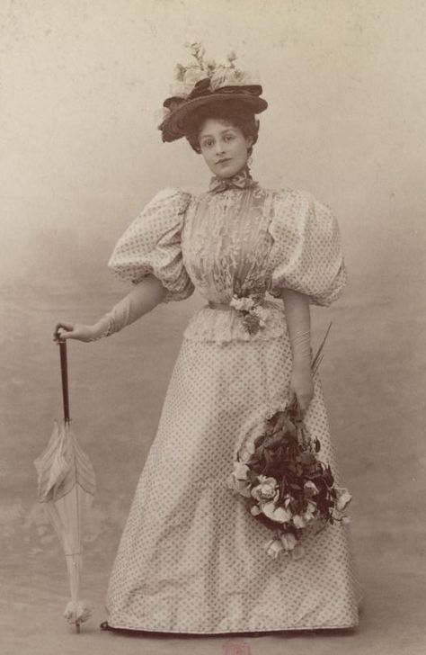 Ladies Fashions: Huge Sleeves of the 1890s - Kristin Holt 1890 Fashion, 1890s Fashion, 1800s Fashion, 19th Century Fashion, History Fashion, Victorian Clothing, Victorian Women, Antique Clothing, Old Fashion