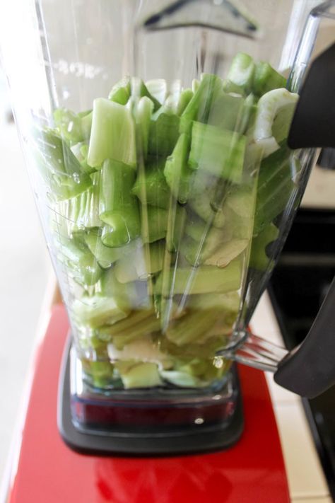 5 Incredible Celery Juice Benefits and Simple Juicer Free Recipe Celery Juice Recipe, Celery Juice Benefits, Detox Juice Recipes, Vitamix Recipes, Smoothie Detox, Clean Diet, Celery Juice, Fiber Rich Foods, Fat Foods