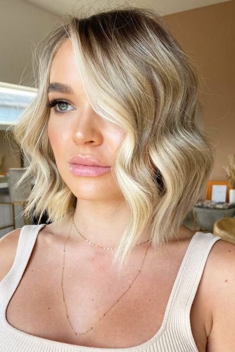 Kratke Frizure, Bronde Bob, Short Bridal Hair, Bob Wedding Hairstyles, Short Hair Waves, Wavy Wedding Hair, 1000 Calories, Guest Hair, Lob Hairstyle