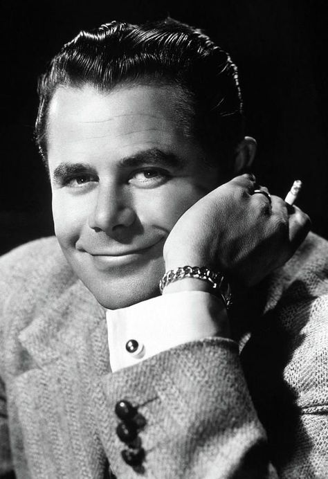 Glenn Ford, Hollywood Men, Face Reference, The Doctor, Classic Hollywood, Old Hollywood, Front Row, Celebrity Crush, Rings For Men