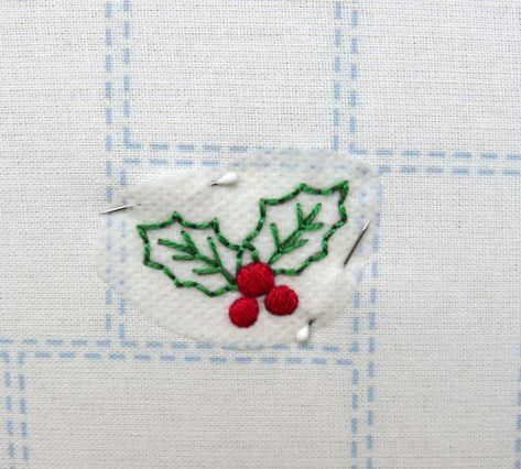 Hand Embroidery Designs For Christmas, Christmas Hand Embroidery Patterns, Hand Embroidery Stocking, Simple Christmas Hand Embroidery, Simple Christmas Embroidery Designs, Holly Embroidery, Berry Embroidery Pattern, Holly Leaves Embroidery, Holly Embroidery Pattern