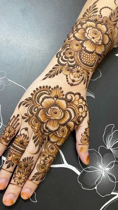 Yoga Strong, Beautiful Mehndi Designs, Front Mehndi Design, Khafif Mehndi Design, Arabic Mehndi Design, Legs Mehndi Design, Simple Mehndi Designs Fingers, Very Simple Mehndi Designs, Sports Fit