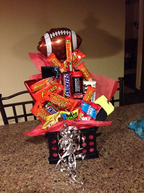 Football Buddy Basket, Baskets For Football Boyfriend, Christmas Gifts For Boyfriend Football, Homecoming Baskets For Football Players, Football Senior Night Gift Baskets, Homecoming Buckets Football, Senior Night Gift Ideas Football Boyfriend, Senior Night Candy Bouquet, Senior Night Gifts For Boyfriend