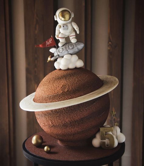 Space Cake Design, Solar System Cakes For Kids, Space Birthday Cakes, Space Theme Cake Kids, Space Cake Ideas, Cosmic Cake, Spaceship Cake, Space Birthday Cake, Space And Astronaut