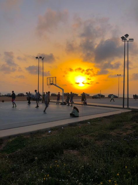 Sunset Basketball Court, Green Sunset, Best Friends Sister, Sunset Beautiful, Board Inspiration, Vision Board Inspiration, Basketball Pictures, Blue Hour, Aesthetic Photography Nature