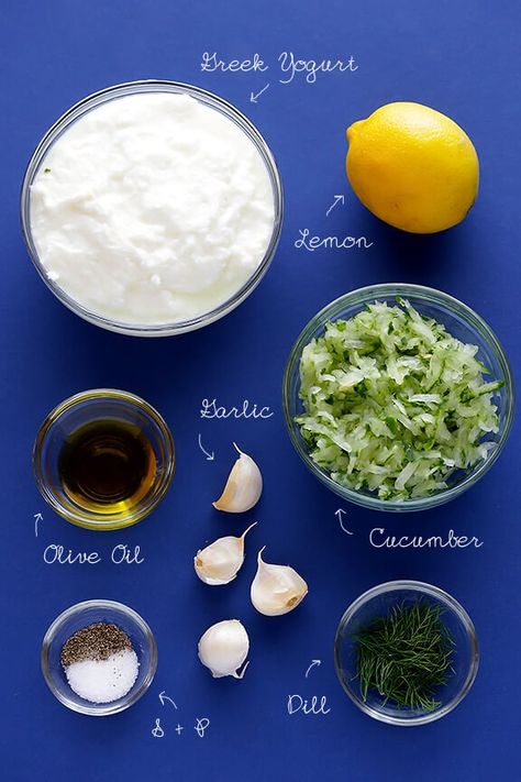 Tzatziki | Gimme Some Oven: Did you know that Greek tzatziki sauce is really easy to make homemade? It's perfect as a sauce, or even standing on its own as a tasty dip. Arabisk Mad, Tzatziki Recipe, Tzatziki Recipes, Homemade Tzatziki, Gimme Some Oven, Tzatziki Sauce, Snacks Für Party, Idee Pasto Sano, Greek Recipes