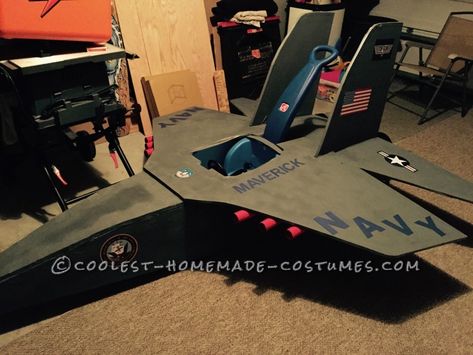 Top Gun Baby Pilot Costume with an F-14 Tomcat Jet Plane Diy Cardboard Jet Plane, Diy Maverick Costume, Cardboard Jet Plane, Helicopter Costume, Plane Costume, Pilot Costumes, Wagon Floats, Airplane Costume, Baby Maverick