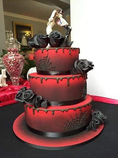 Halloween Wedding Cake Halloween Wedding Cake, Halloween Cake Ideas, Goth Cakes, Gothic Wedding Cake, Gothic Cake, Halloween Wedding Cakes, Gothic Wedding Theme, Vampire Wedding, Nightmare Before Christmas Wedding